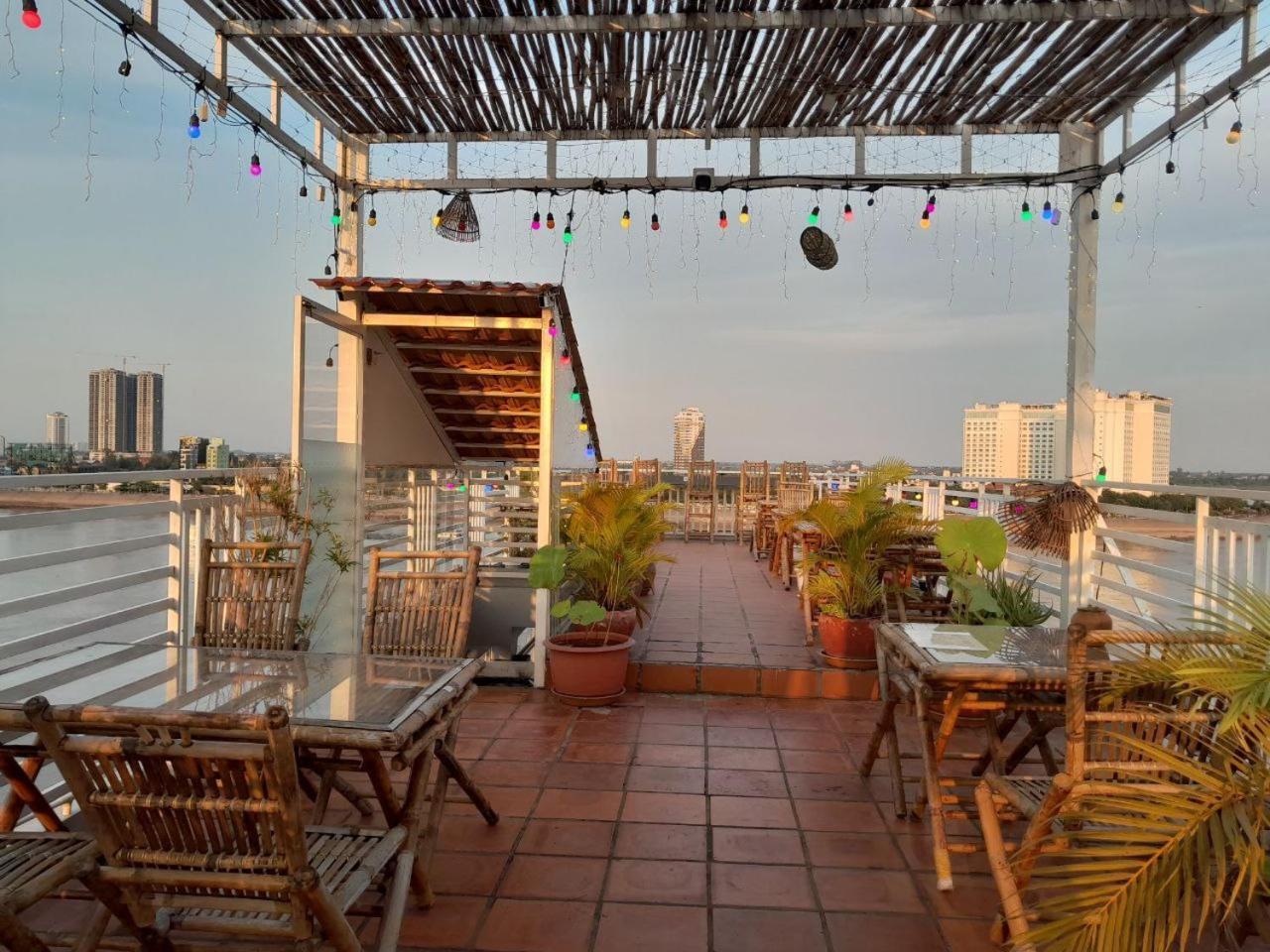 4 Rivers Hotel Phnom Penh Esterno foto