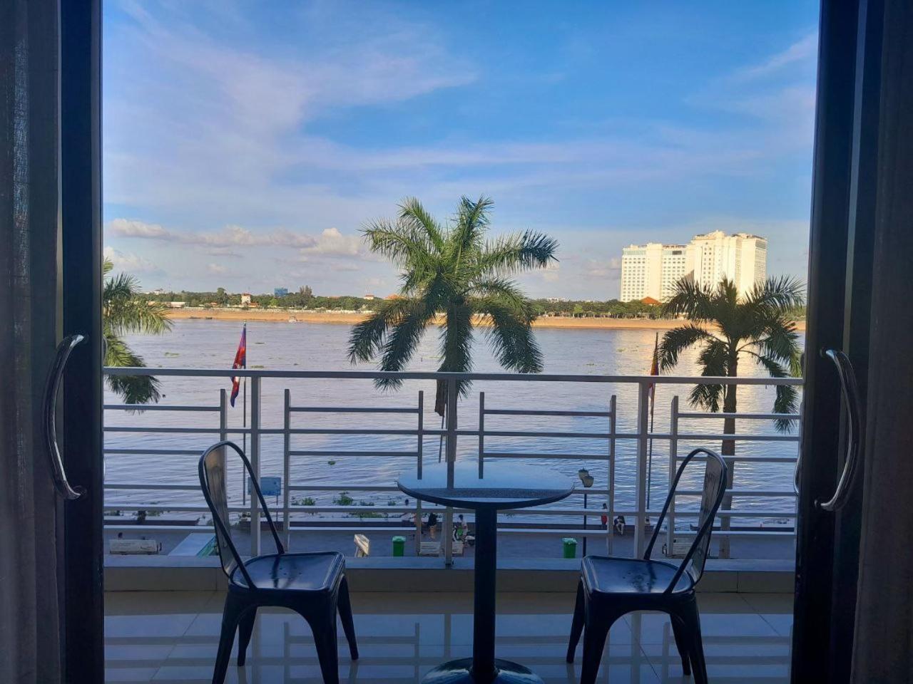 4 Rivers Hotel Phnom Penh Esterno foto