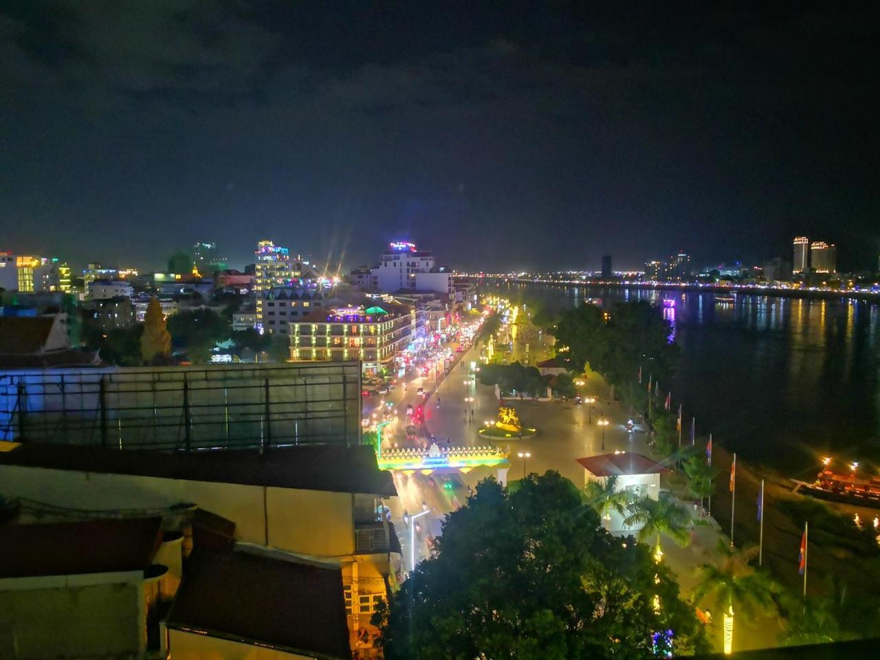 4 Rivers Hotel Phnom Penh Esterno foto